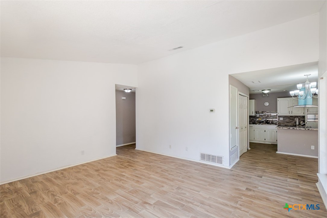 2204 Carousel Drive Property Photo 4