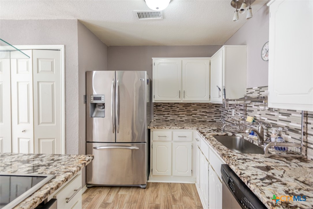 2204 Carousel Drive Property Photo 9