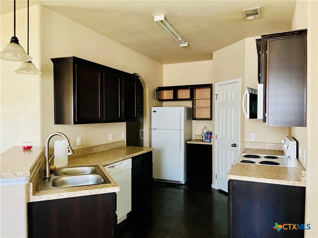 1301 Loyal Lane B Property Photo 6
