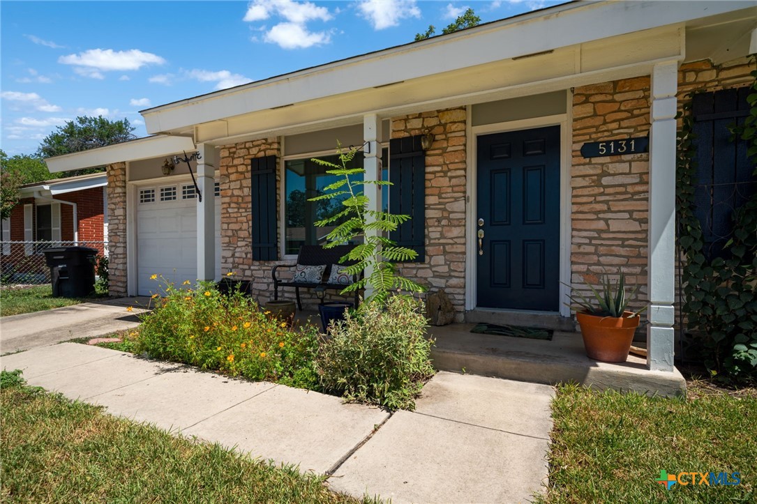 5131 Village Way Property Photo 4