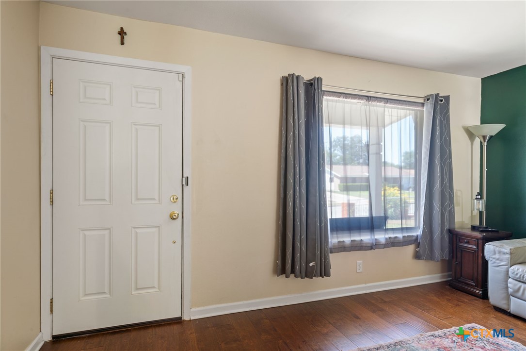 5131 Village Way Property Photo 5