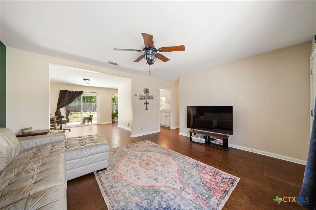 5131 Village Way Property Photo 8