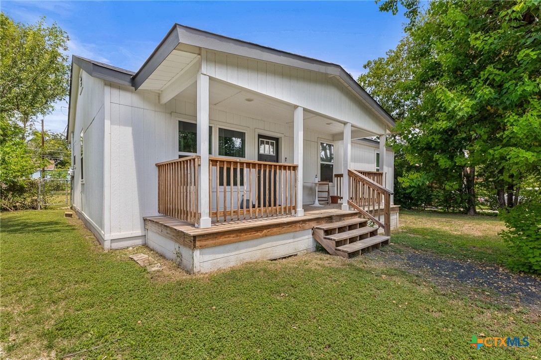 413 W Lincoln Avenue Property Photo 1