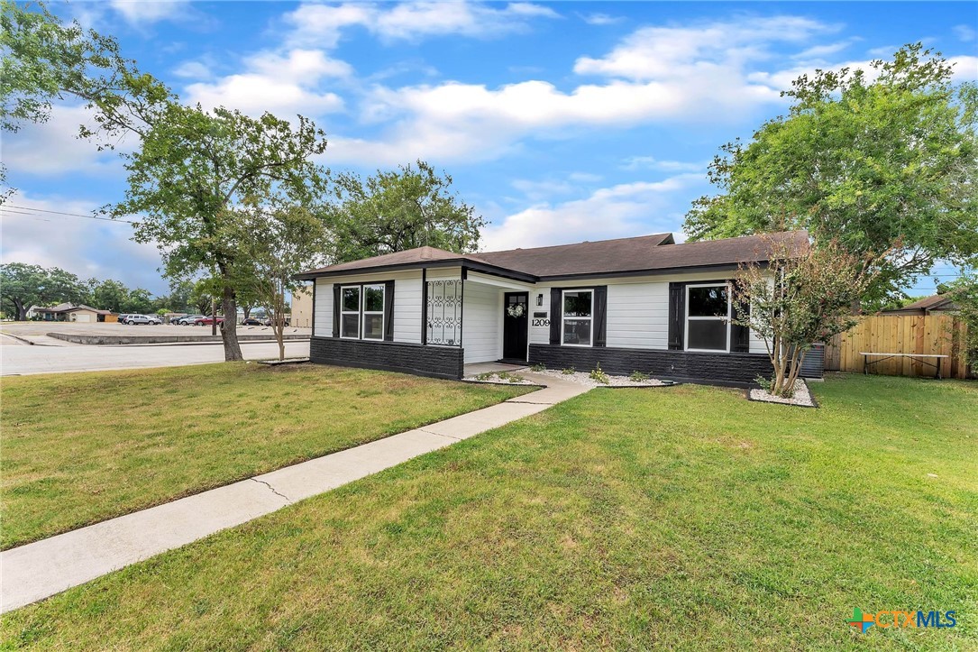 1209 E Polk Avenue Property Photo