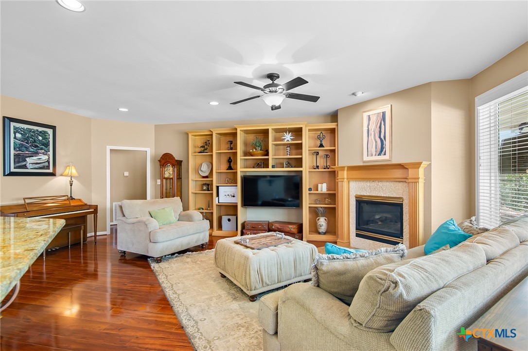 416 Edgewater Property Photo 8