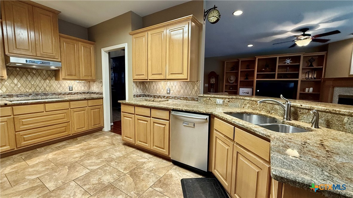 416 Edgewater Property Photo 12