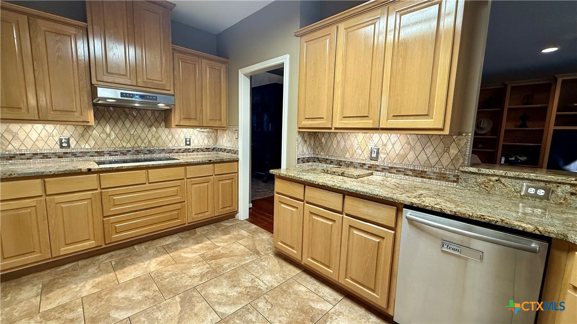 416 Edgewater Property Photo 13