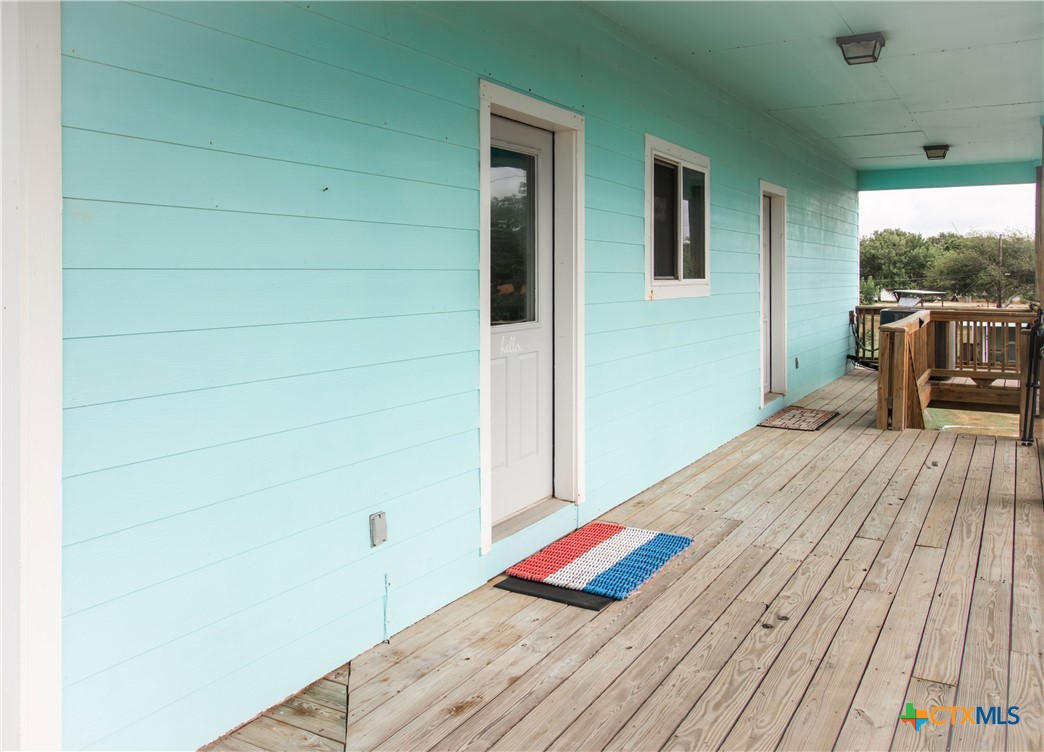 214 E Bay Avenue Property Photo 12
