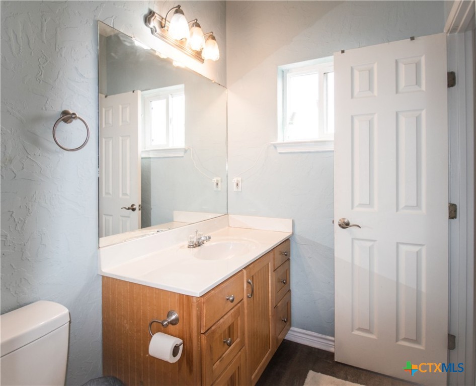 214 E Bay Avenue Property Photo 25