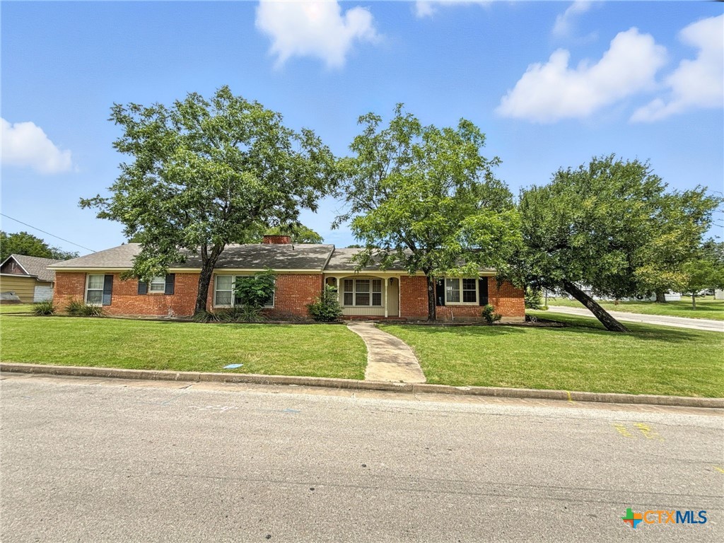 700 Park Street Property Photo 1
