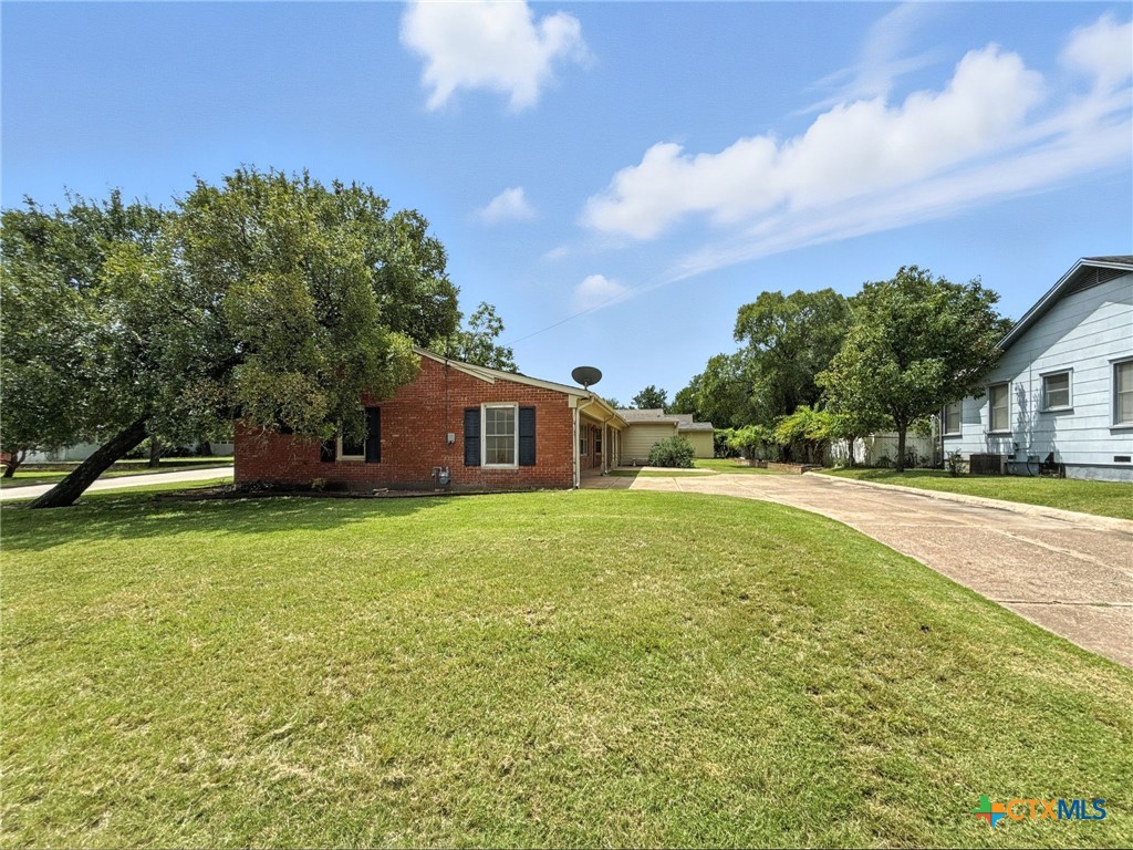 700 Park Street Property Photo 4