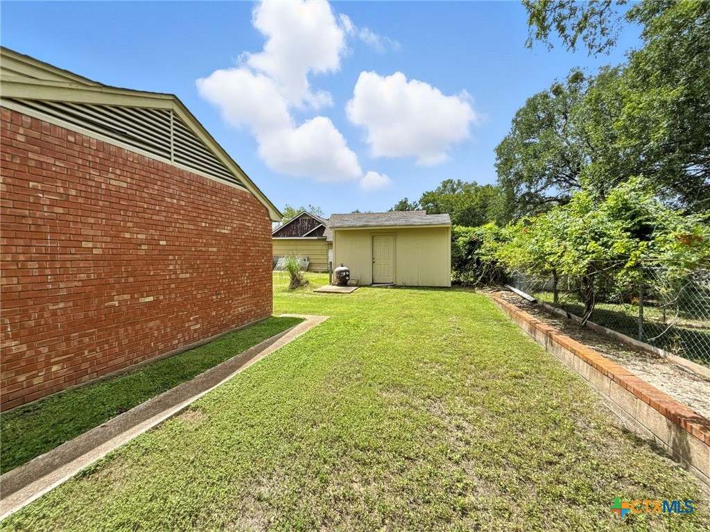 700 Park Street Property Photo 6