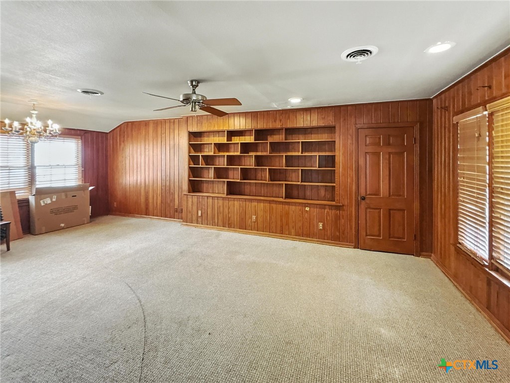 700 Park Street Property Photo 9