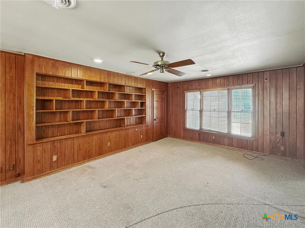 700 Park Street Property Photo 10