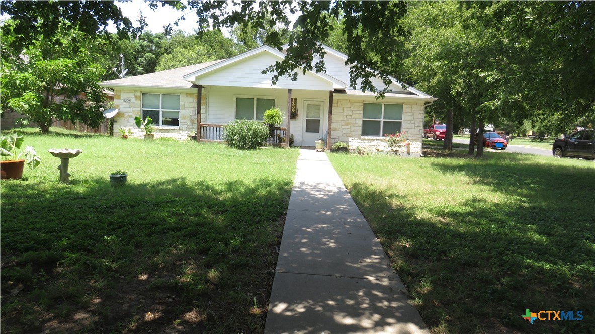 1209 E Avenue F Property Photo 1