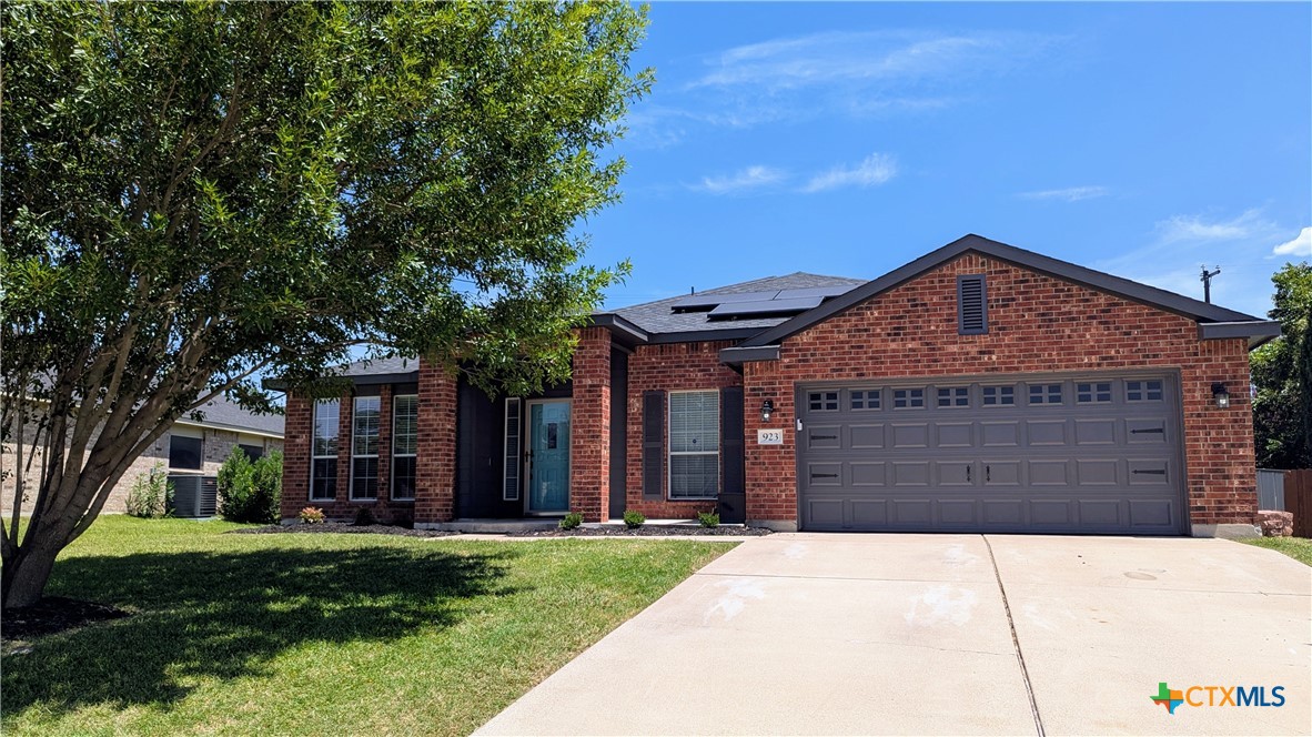 923 Mustang Trail Property Photo 1