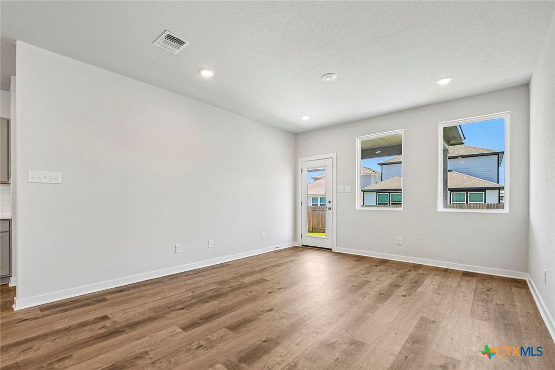 217 Firefox Way Property Photo 3