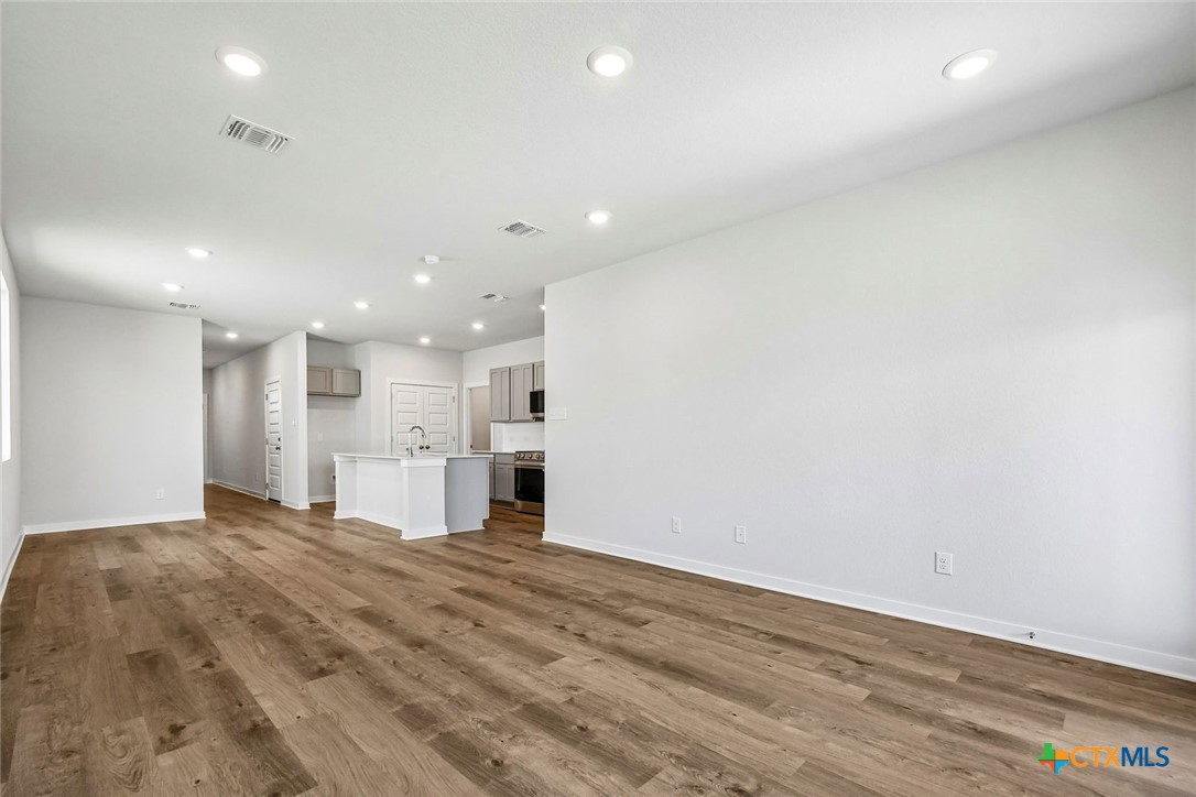 217 Firefox Way Property Photo 6