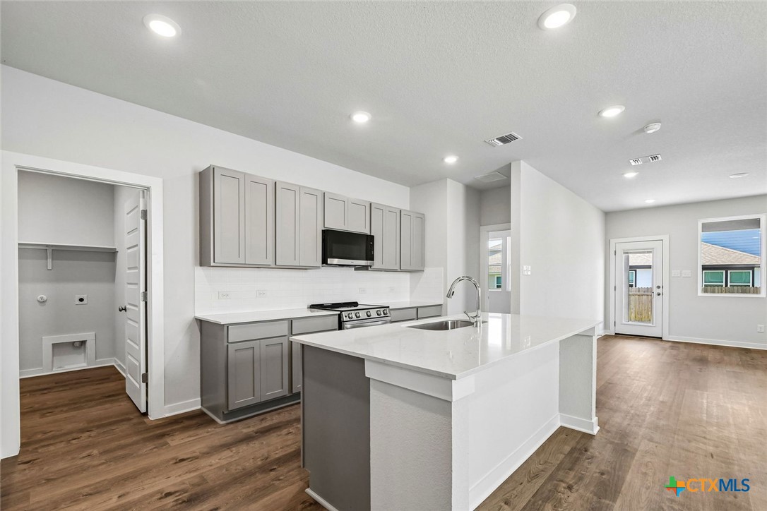 217 Firefox Way Property Photo 9