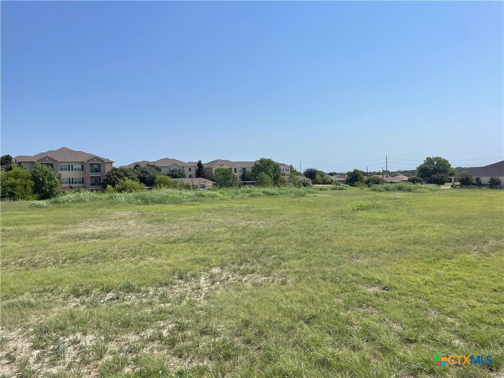 2501 E Elms Road Property Photo 6