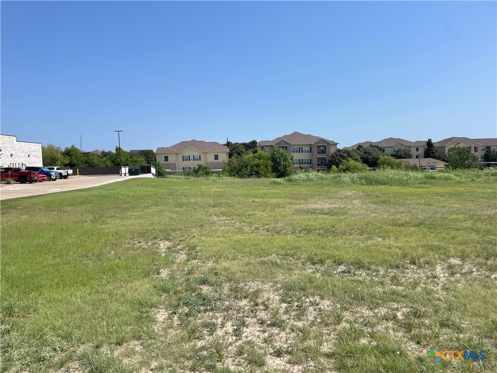 2501 E Elms Road Property Photo 7