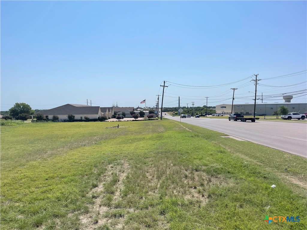 2501 E Elms Road Property Photo 8