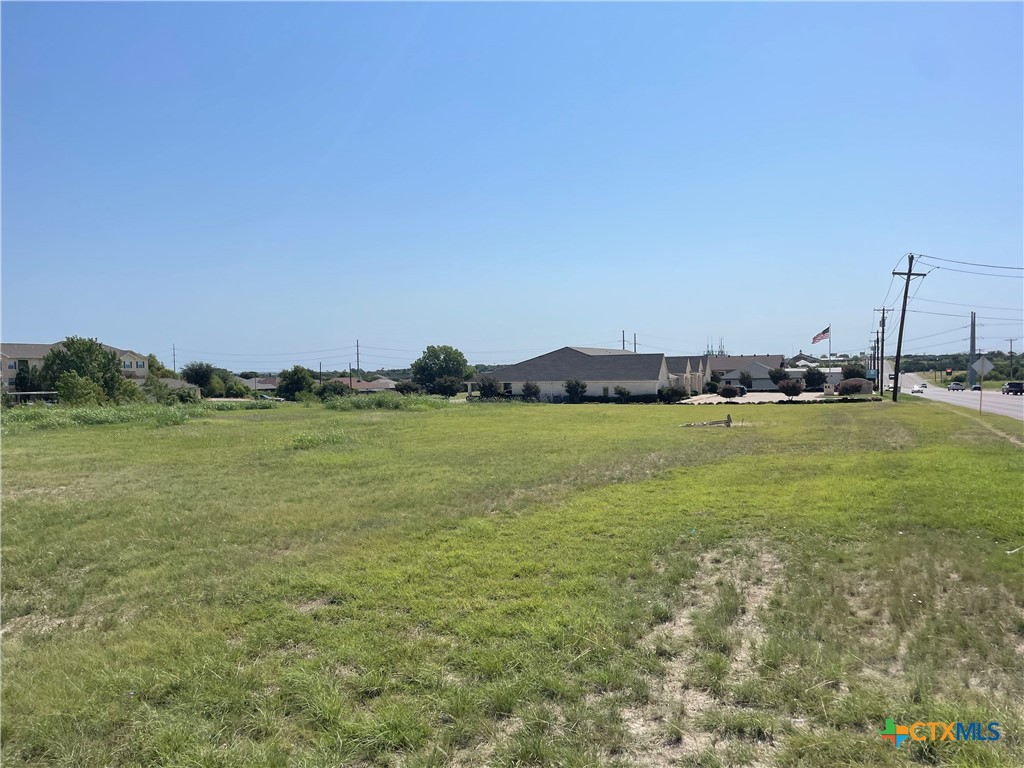 2501 E Elms Road Property Photo 9