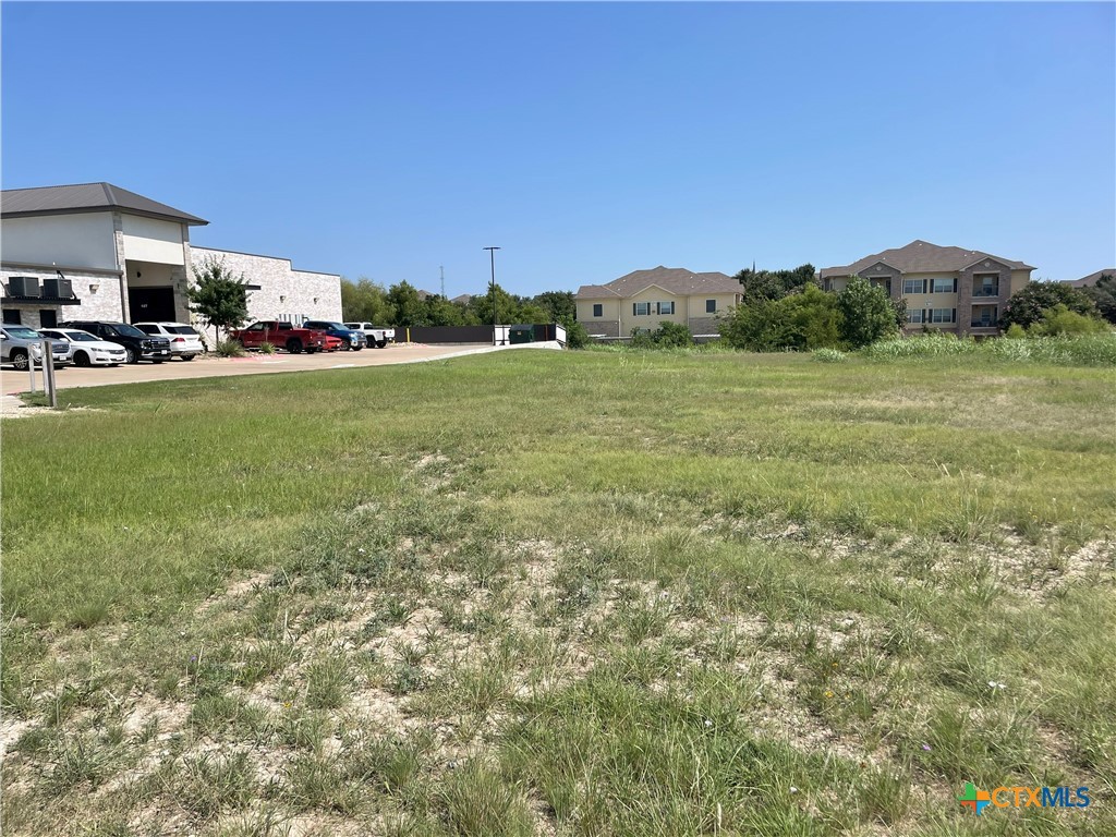 2501 E Elms Road Property Photo 10