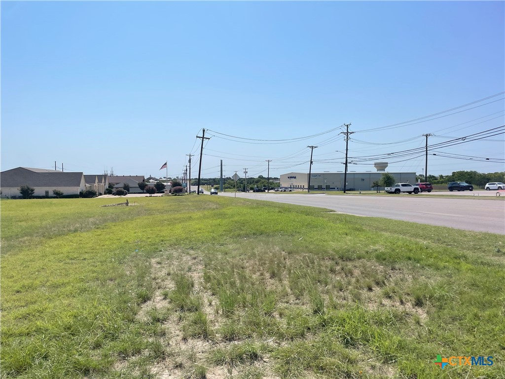 2501 E Elms Road Property Photo 11