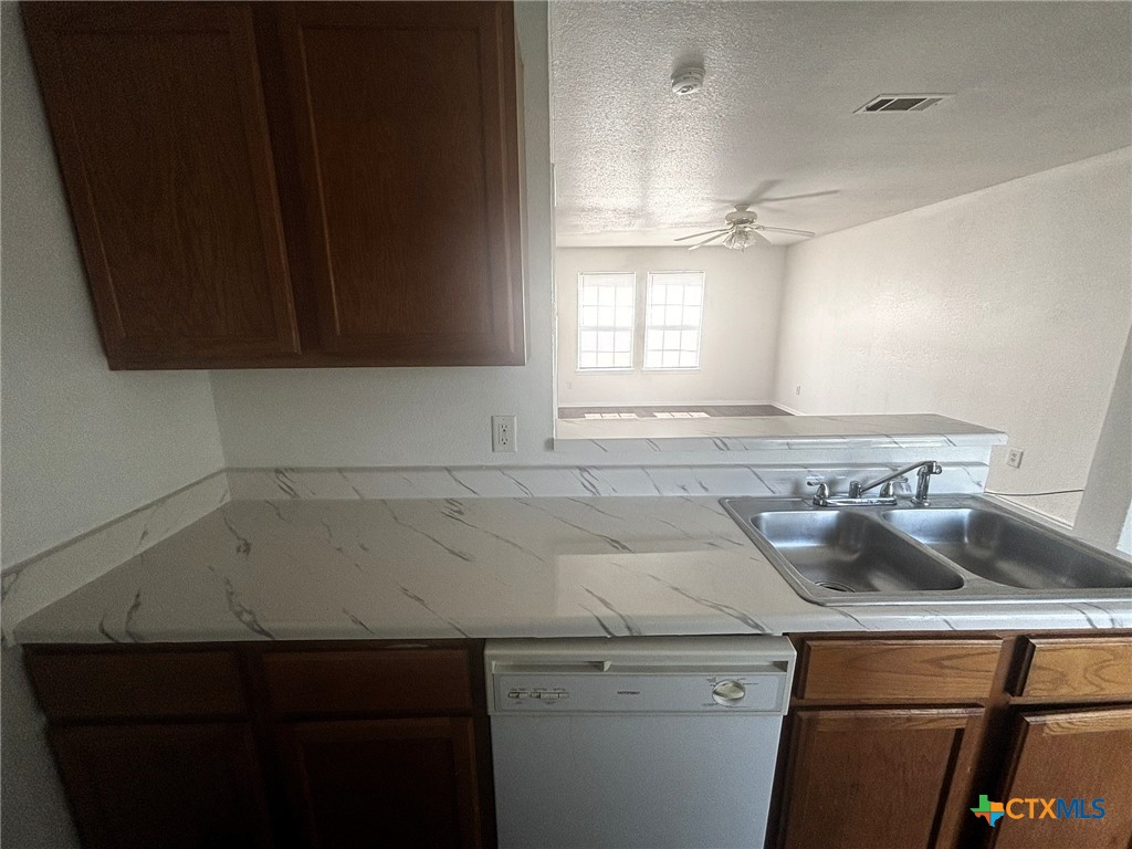 5709 Redstone Drive A Property Photo 5