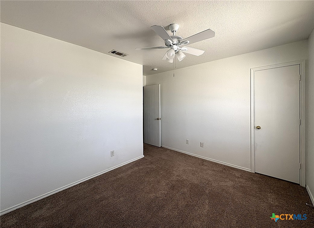 5709 Redstone Drive A Property Photo 12