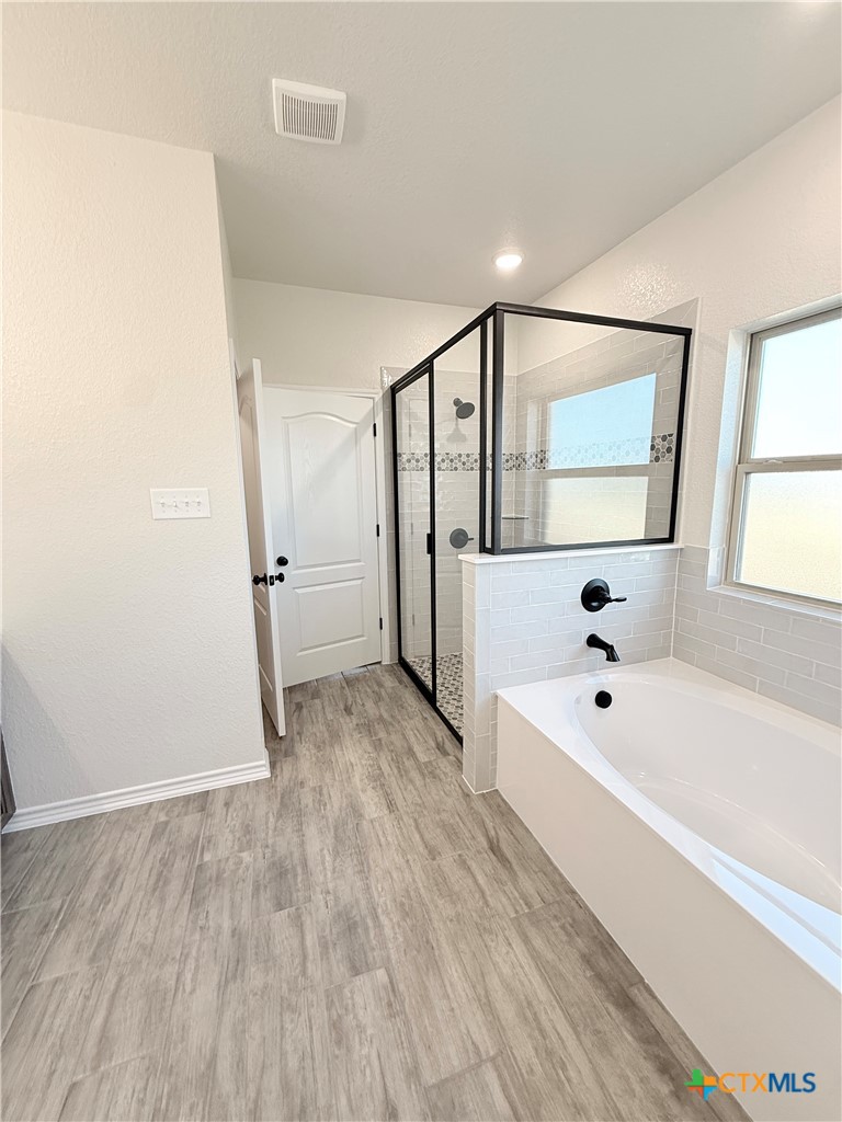 8907 Ridge Crest Drive Property Photo 8