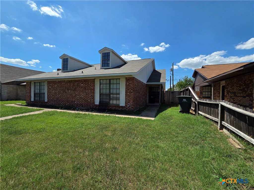 5214 & 5218 Davy Crockett Street Property Photo 2