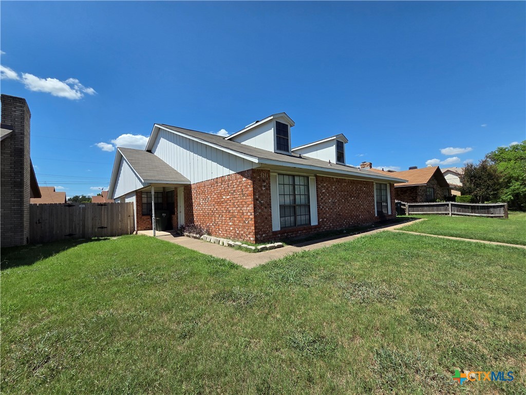 5214 & 5218 Davy Crockett Street Property Photo 3