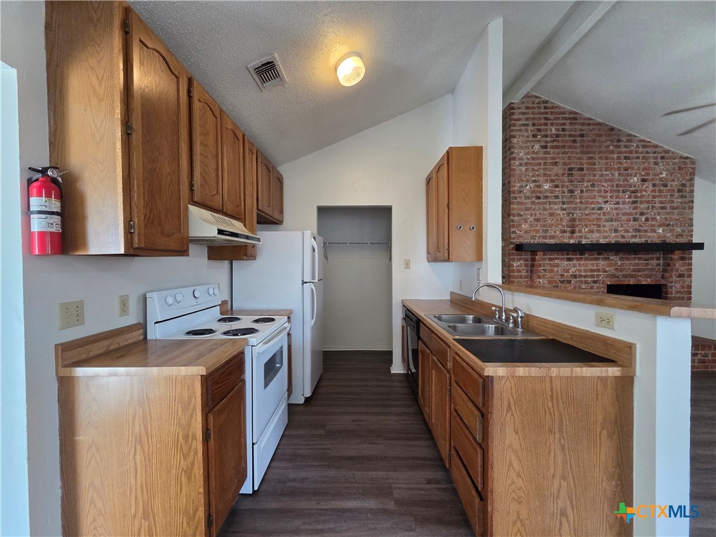 5214 & 5218 Davy Crockett Street Property Photo 5