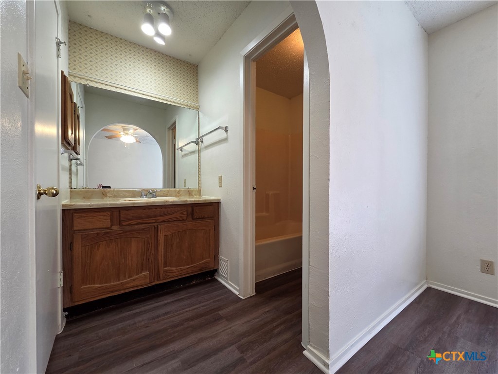 5214 & 5218 Davy Crockett Street Property Photo 8