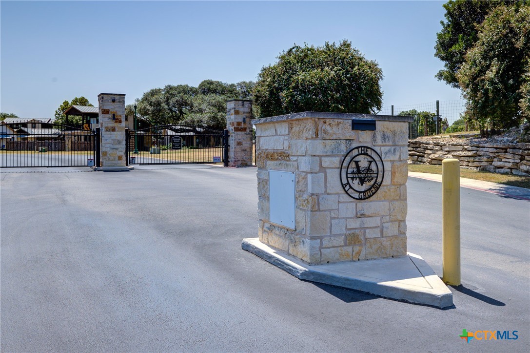 1212 Gruene Valley Circle Property Photo 8