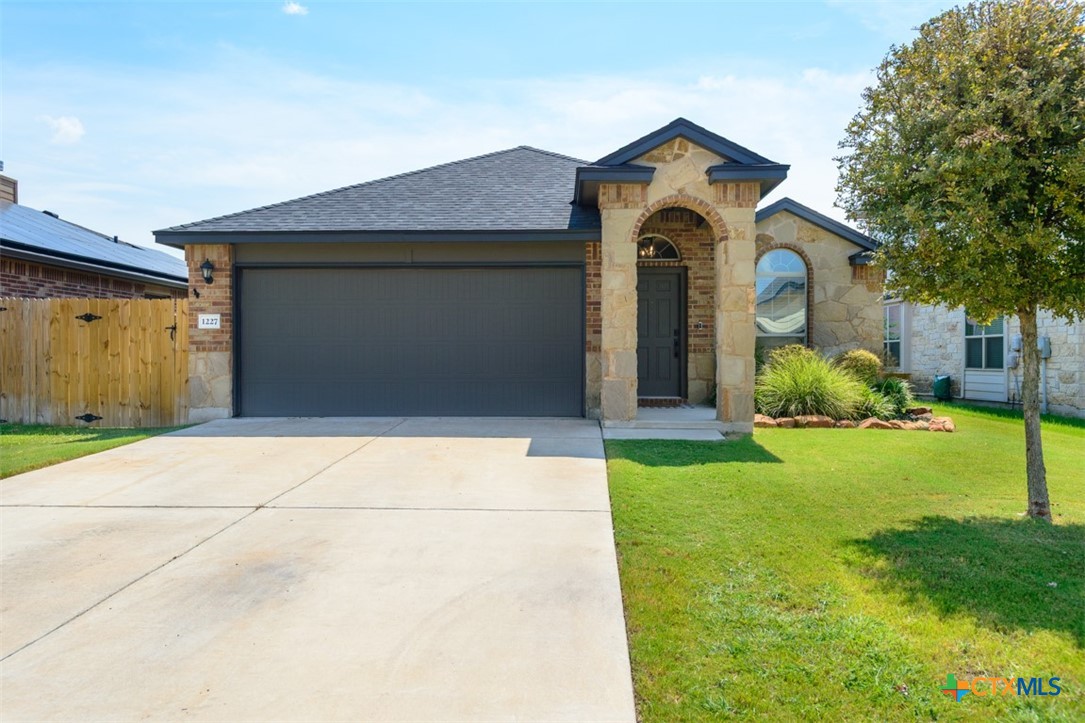 1227 Emerald Gate Drive Property Photo 1