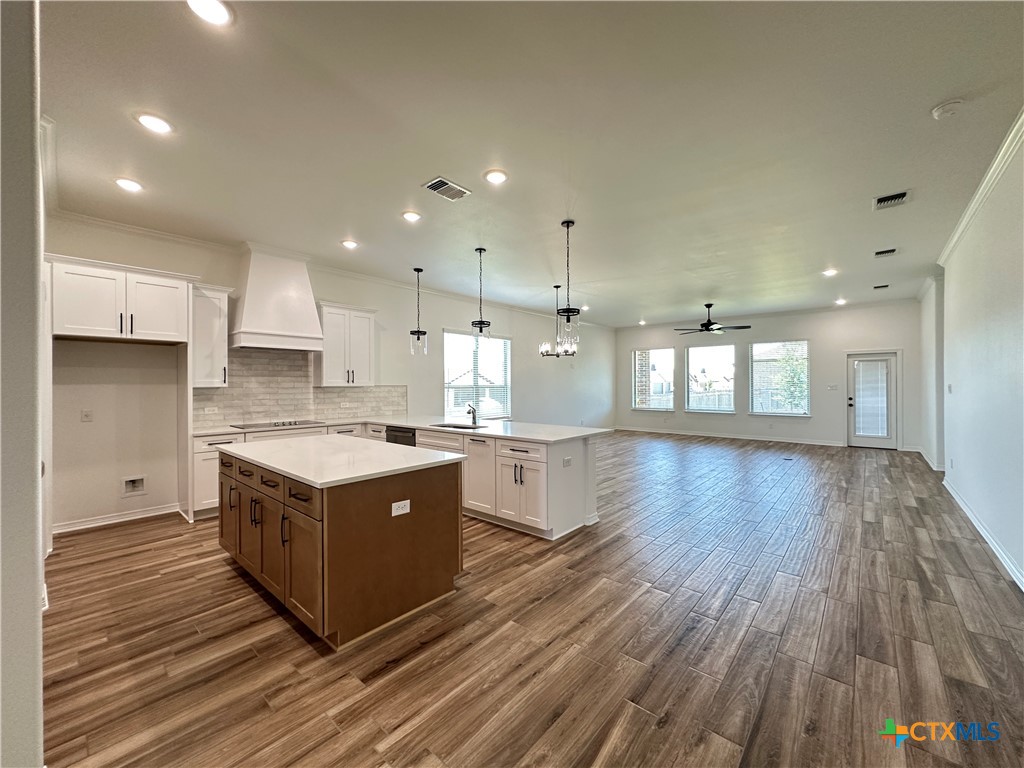5434 Espiritu Santo Property Photo 3