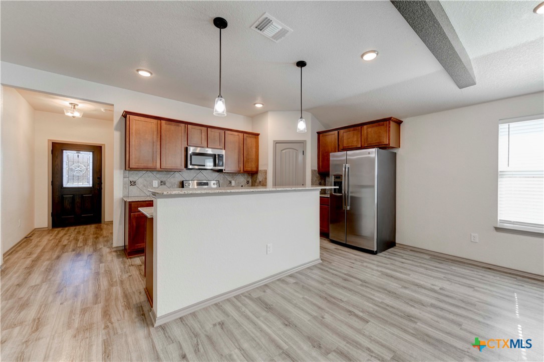 902 Hickok Drive Property Photo 2