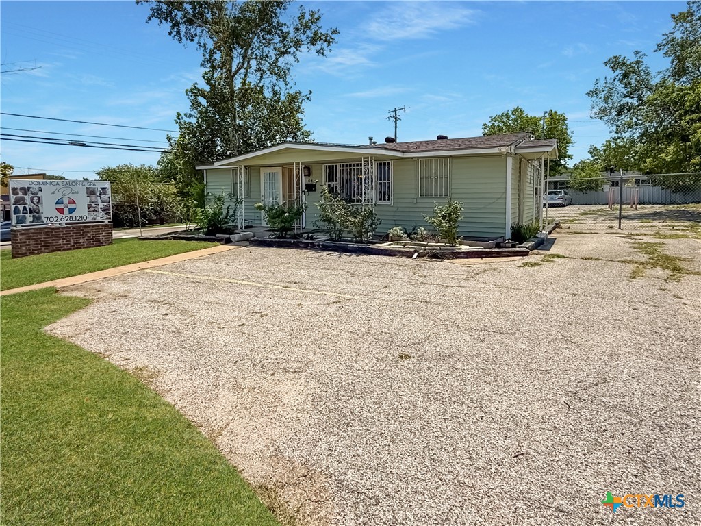 104 W Hallmark Avenue Property Photo 1