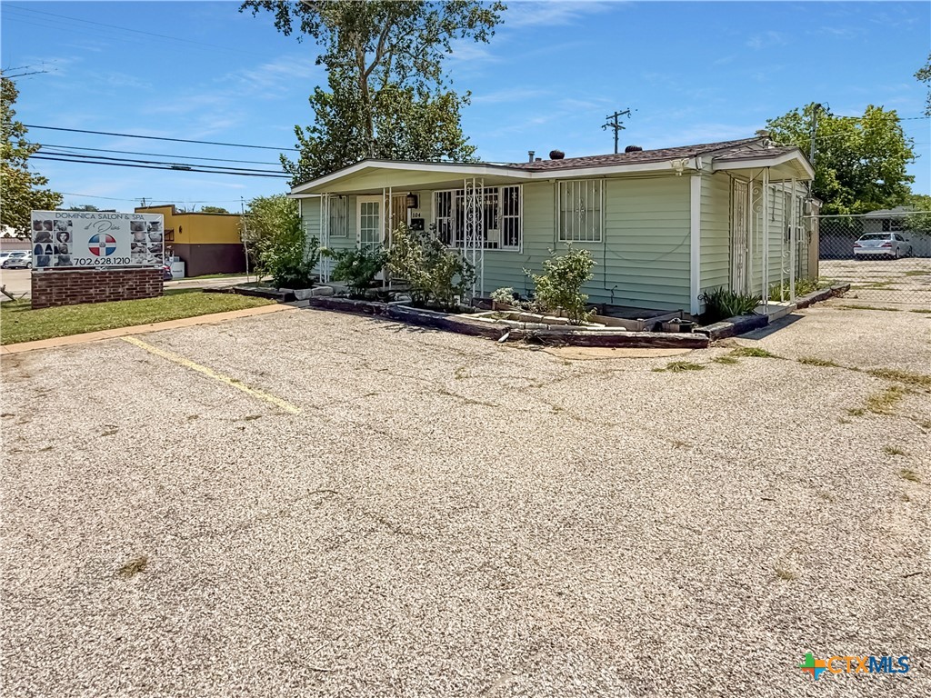 104 W Hallmark Avenue Property Photo 2