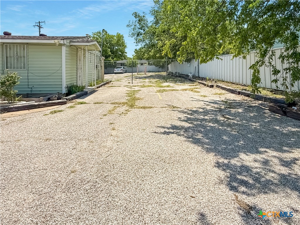 104 W Hallmark Avenue Property Photo 3