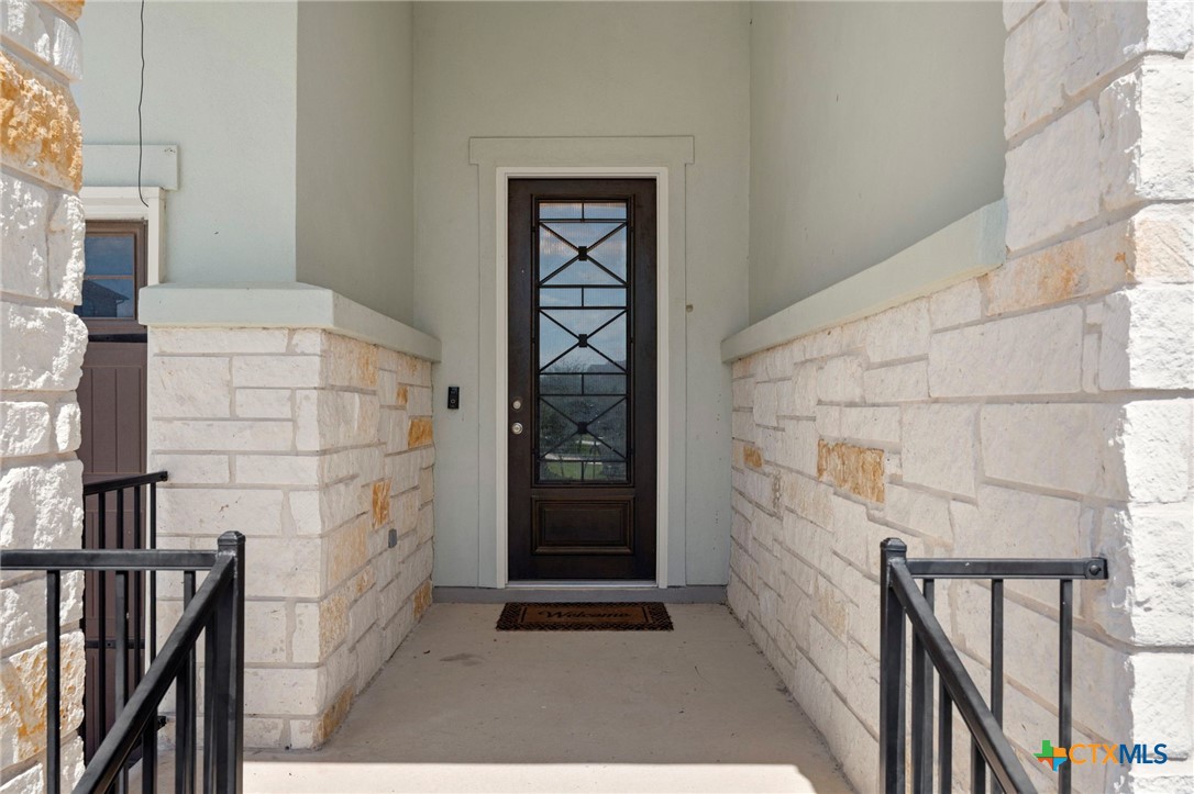 6533 Crockett Cove Property Photo 3