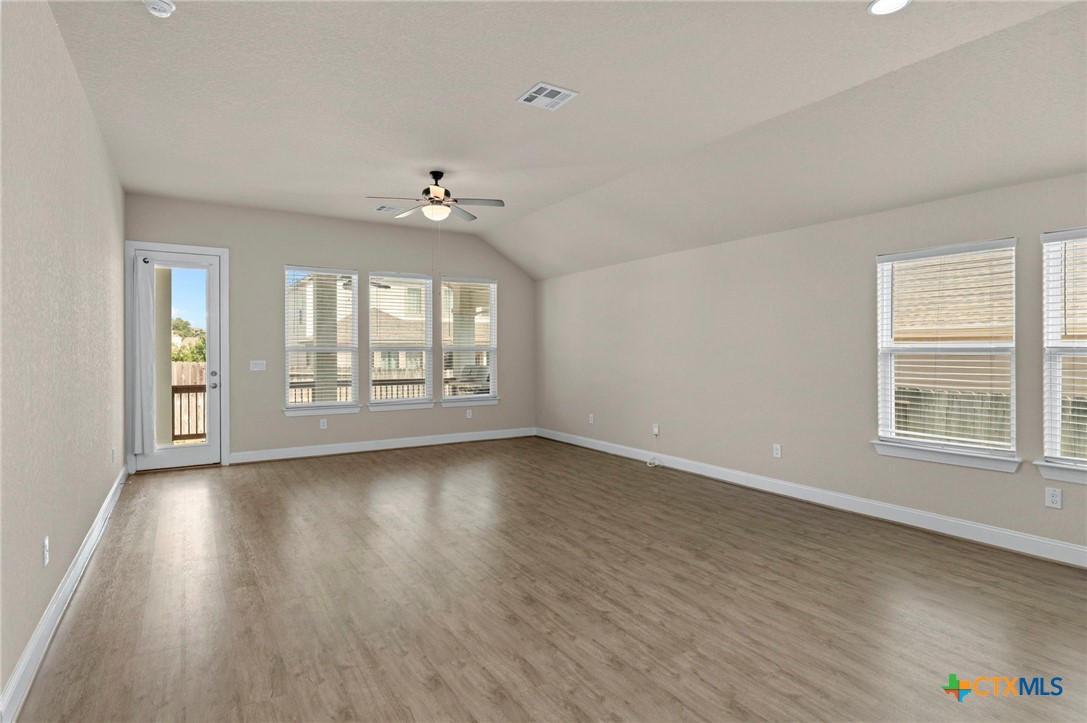 6533 Crockett Cove Property Photo 6