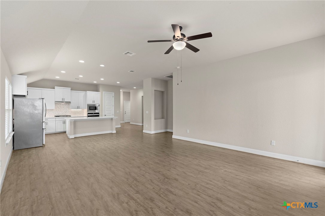 6533 Crockett Cove Property Photo 8