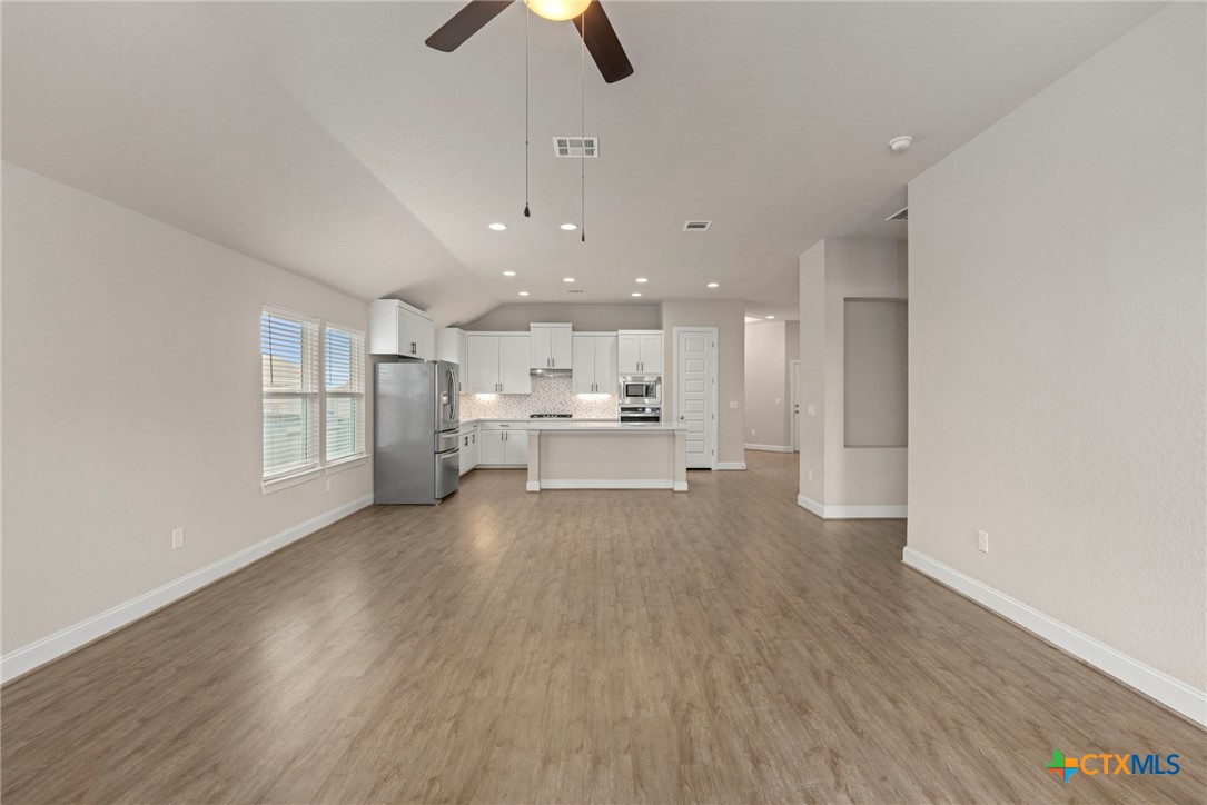 6533 Crockett Cove Property Photo 9