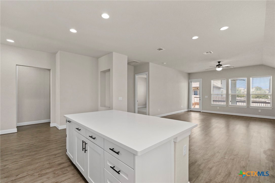 6533 Crockett Cove Property Photo 13