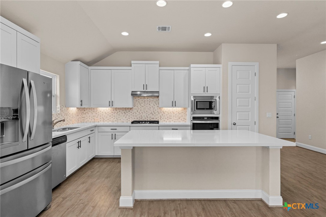 6533 Crockett Cove Property Photo 14