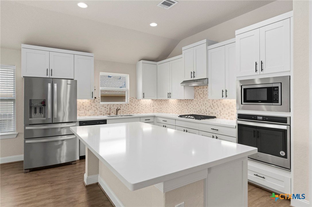 6533 Crockett Cove Property Photo 15